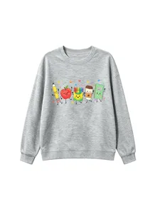 Grauer Rundhals-Pullover mit niedlichem Cartoon-Schulbedarf-Grafikdruck im Detail.
