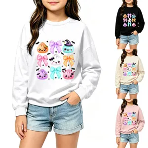 Vue détaillée du sweat-shirt pour enfants à manches longues avec imprimé mignon.