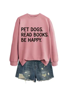 Lässiger rosa Damen Sweatshirt und Jeansshorts Set mit süßem Buchstabenprint für den Herbst.