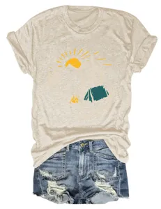 Maglietta casual da donna a maniche corte con stampa e pantaloncini di jeans.
