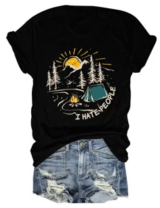 Set di T-shirt grafica casual da donna e pantaloncini di jeans per l'abbigliamento quotidiano.