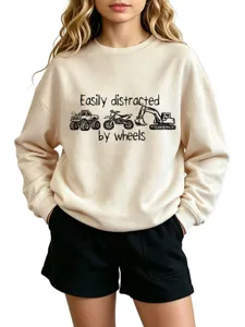 Lässiges Langarm Sweatshirt mit Rundhalsausschnitt und coolem Fahrzeug Motiv für Kinder.