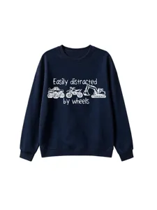 Dunkelblauer Kinder Pullover Langarm Rundhals Sweatshirt mit coolen Fahrzeugen Motiven.