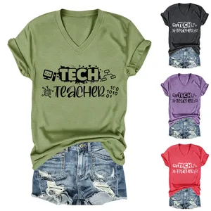 Dettaglio t-shirt manica corta scollo V tech teacher con stampa grafica e varianti.