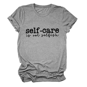 Casual grijs t-shirt met korte mouwen en self-care is not selfish print voor dames.