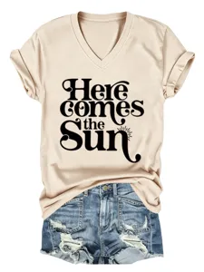 Lässiges Damen V-Ausschnitt Kurzarm T-Shirt mit Aufdruck und moderner Passform in Beige.