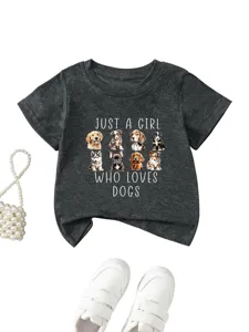 T-shirt manches courtes gris foncé pour enfants avec graphique de chiot et détail de slogan.