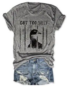 Close-up detail of the casual grey short-sleeve t-shirt featuring a funny goose graphic print and slogan.