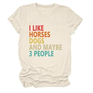 Casual beige t-shirt met korte mouwen en grappige retro letterprint, comfortabele dagelijkse kleding.
