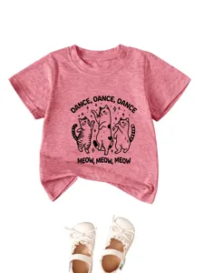 Roze kinderen korte mouw t-shirt detail met schattige katten dans print en grappige letters.