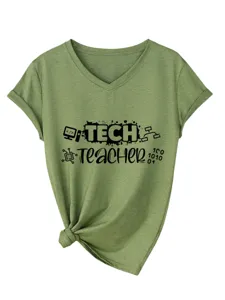 Maglietta verde da donna con scollo a V e maniche corte, stampa tech teacher e nodo.