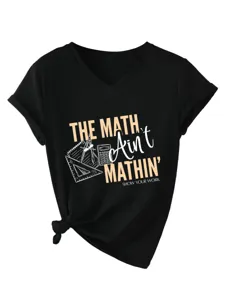 Maglietta nera con scollo a V e maniche corte con stampa matematica e nodo laterale.