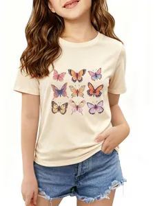 Vue détaillée du t-shirt beige pour enfants avec imprimé papillons colorés en coton.