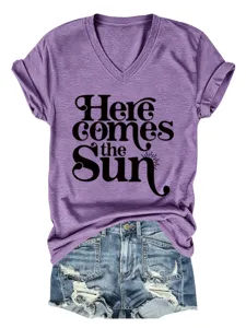 Lässiges Damen V-Ausschnitt Kurzarm T-Shirt in Lila mit Buchstabenprint, ideal für den Alltag.