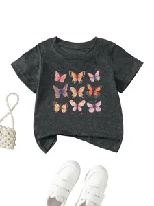 Vue detaillee du t-shirt pour enfants gris fonce avec de beaux papillons colores.