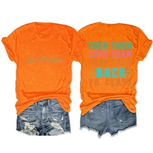 Casual oranje t-shirt met korte mouwen en ronde hals en grappige letterprint details.
