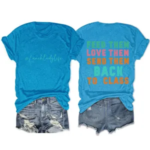 Dames casual ronde hals korte mouw t-shirt met grappige slogan print en denim shorts outfit.