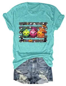 Lässiges türkises Kurzarm-T-Shirt mit niedlichen Halloween-Cartoon-Grafiken für Damen.