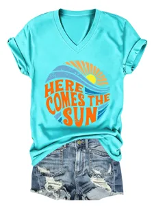Λεπτομέρεια T-shirt με V λαιμόκοψη κοντό μανίκι στάμπα ήλιος, γυναικεία μόδα καλοκαίρι.