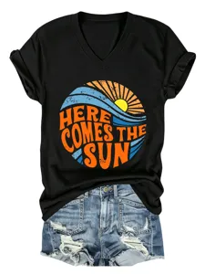 Casual γυναικείο T-shirt με V-neck και κοντό μανίκι με τύπωμα ήλιου, στιλάτο καλοκαιρινό.