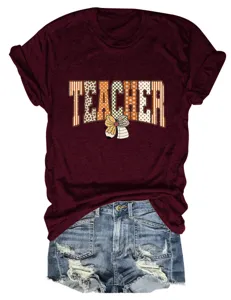 Casual bordeauxrode leraar T-shirt met schattig potlood en strik detail voor dames.