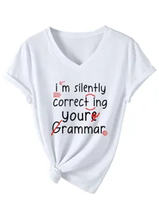 Casual wit dames V-hals korte mouw T-shirt met grappige grammatica tekst detailweergave.