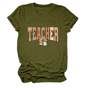 Casual olijfgroene dames t-shirt met korte mouwen en stijlvolle letteropdruk en strik.