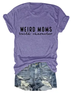 T-shirt décontracté violet à manches courtes pour femmes avec imprimé et short en jean.