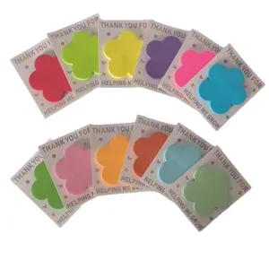 Ensemble de notes autocollantes en forme de fleur colorée avec cartes de remerciement.
