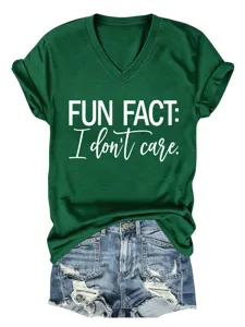 Maglietta verde scuro scollo a V maniche corte donna con scritta divertente per look casual.