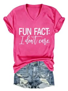 T-shirt casual rosa con collo a V e maniche corte con stampa divertente e pantaloncini.