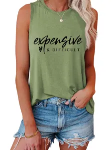 Casual groen mouwloos tanktop voor dames met letterprint en spijkerkoersje outfit.
