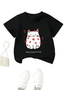 Detailed view of the cute cat graphic short sleeve kids t-shirt with lovely heart details.