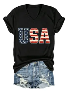 Camiseta negra de manga corta con cuello en V y detalle de estampado USA flag.