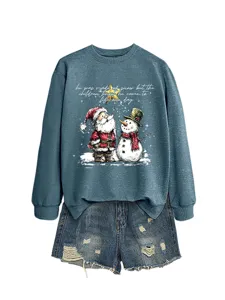 Primo piano della stampa grafica natalizia, Babbo Natale e pupazzo su tessuto blu.