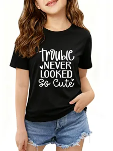 T-shirt nera per bambini con dettaglio di stampa slogan carina, abbigliamento casual comodo.