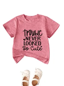 Simpatica maglietta a maniche corte per bambini con stampa di lettere, top rosa girocollo per bimbi.