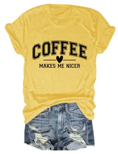 T-shirt jaune décontracté avec impression slogan café et manches courtes de détail.