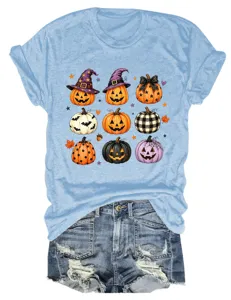Camiseta casual de manga corta azul claro para mujer con gráficos detallados de calabaza.
