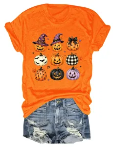 Camiseta naranja de calabaza de Halloween y shorts vaqueros vista de detalle.