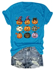 Detalle de camiseta con estampado de calabaza con gráficos coloridos de Halloween y tela suave.