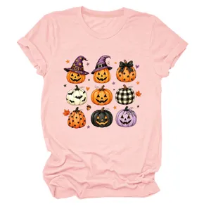 Vista detallada de camiseta casual de manga corta para mujer con lindo estampado de calabaza.