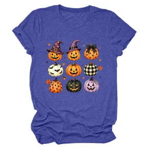 Primer plano detallado que muestra el estampado gráfico de calabaza de Halloween en la camisa.