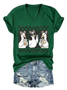 Γυναικείο casual πράσινο T-shirt με V λαιμόκοψη και χαριτωμένο σχέδιο με τρεις πάπιες.