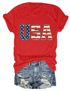 Γυναικείο κόκκινο casual T-shirt με τύπωμα γράμματα σημαίας ΗΠΑ και σκισμένα τζιν σορτς