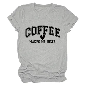 T-shirt décontracté gris à manches courtes pour femmes avec imprimé café amusant.