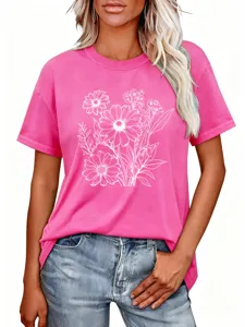 Dettaglio t-shirt rosa a maniche corte con stampa grafica di bellissimo bouquet.