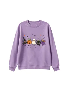 Nahaufnahme des violetten Halloween-Sweatshirts mit niedlichem Geist-Kürbis-Druck.