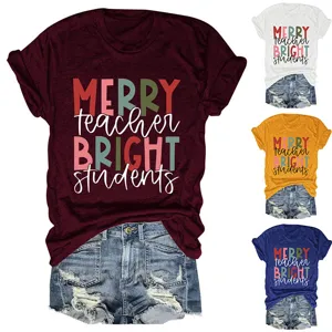 Vista dettagliata della t-shirt casual da donna a maniche corte con stampa grafica da maestra.