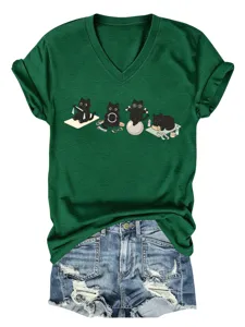T-shirt vert col V manches courtes imprimé chats noirs yoga mignon avec short en jean.